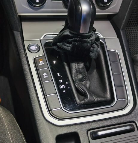 Чорний Фольксваген Пассат Варіант, об'ємом двигуна 2 л та пробігом 234 тис. км за 14250 $, фото 11 на Automoto.ua