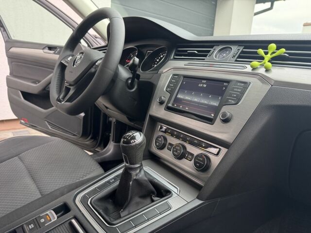 Черный Фольксваген Пассат Вариант, объемом двигателя 1.6 л и пробегом 255 тыс. км за 11900 $, фото 17 на Automoto.ua