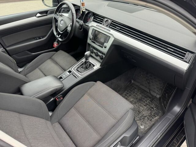 Черный Фольксваген Пассат Вариант, объемом двигателя 2 л и пробегом 300 тыс. км за 11600 $, фото 5 на Automoto.ua