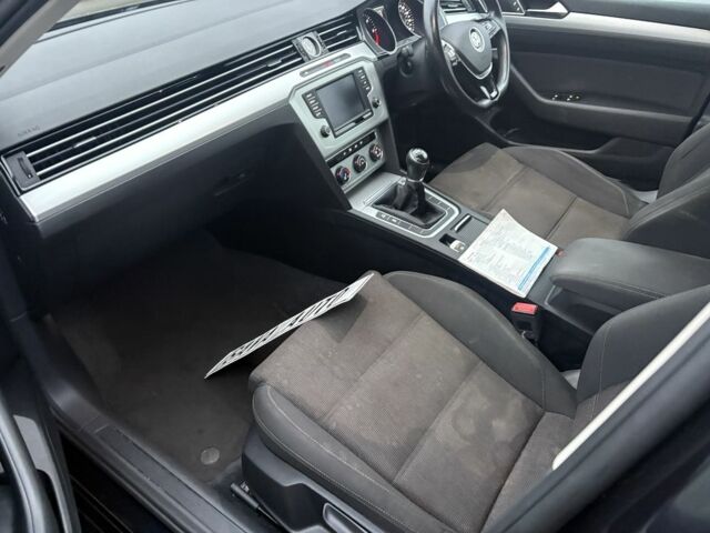 Черный Фольксваген Пассат Вариант, объемом двигателя 2 л и пробегом 129 тыс. км за 5400 $, фото 10 на Automoto.ua