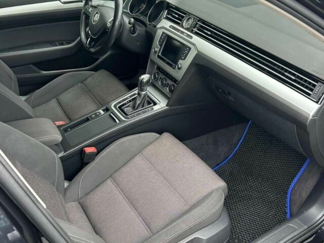 Черный Фольксваген Пассат Вариант, объемом двигателя 2 л и пробегом 212 тыс. км за 15000 $, фото 2 на Automoto.ua