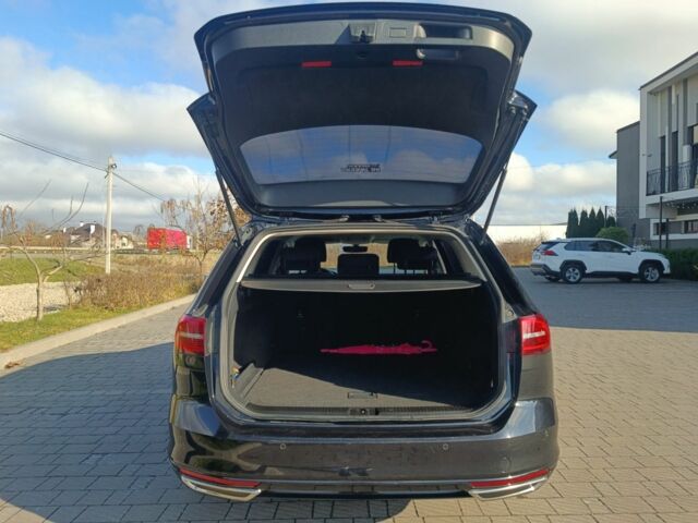 Черный Фольксваген Пассат Вариант, объемом двигателя 2 л и пробегом 245 тыс. км за 15999 $, фото 13 на Automoto.ua