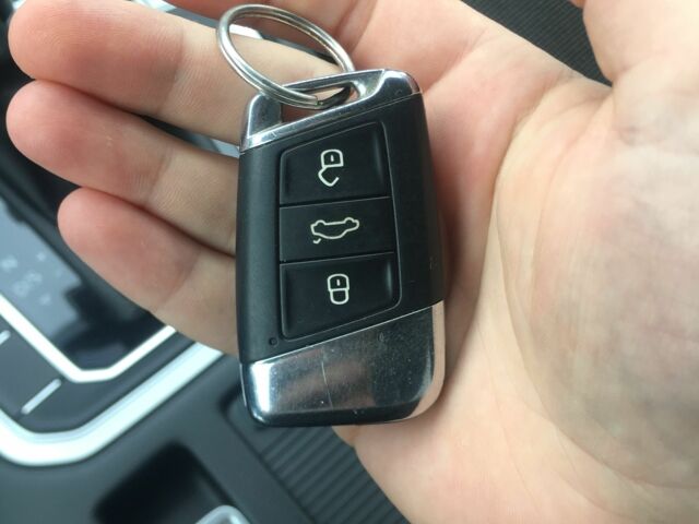 Черный Фольксваген Пассат Вариант, объемом двигателя 2 л и пробегом 212 тыс. км за 15000 $, фото 8 на Automoto.ua