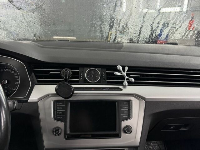 Чорний Фольксваген Пассат Варіант, об'ємом двигуна 2 л та пробігом 265 тис. км за 13500 $, фото 20 на Automoto.ua