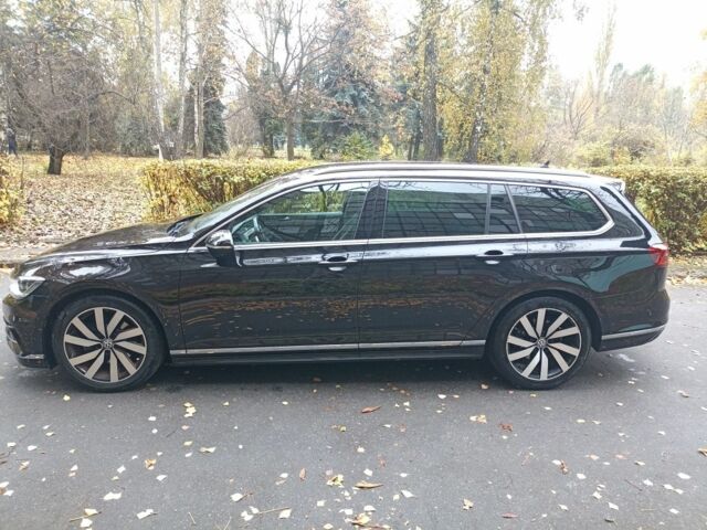 Фольксваген Пассат Варіант 2017 у Житомирі на Automoto.ua Чорний Фольксваген Пассат Варіант, об'ємом двигуна 2 л та пробігом 186 тис. км за 19900 $, фото 6 на Automoto.ua