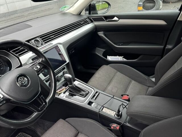 Черный Фольксваген Пассат Вариант, объемом двигателя 2 л и пробегом 380 тыс. км за 12500 $, фото 11 на Automoto.ua