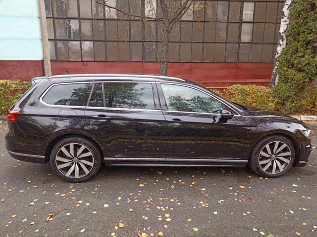 Фольксваген Пассат Варіант 2017 у Житомирі на Automoto.ua Чорний Фольксваген Пассат Варіант, об'ємом двигуна 2 л та пробігом 186 тис. км за 19900 $, фото 5 на Automoto.ua