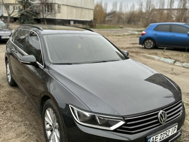 Черный Фольксваген Пассат Вариант, объемом двигателя 2 л и пробегом 208 тыс. км за 16200 $, фото 1 на Automoto.ua