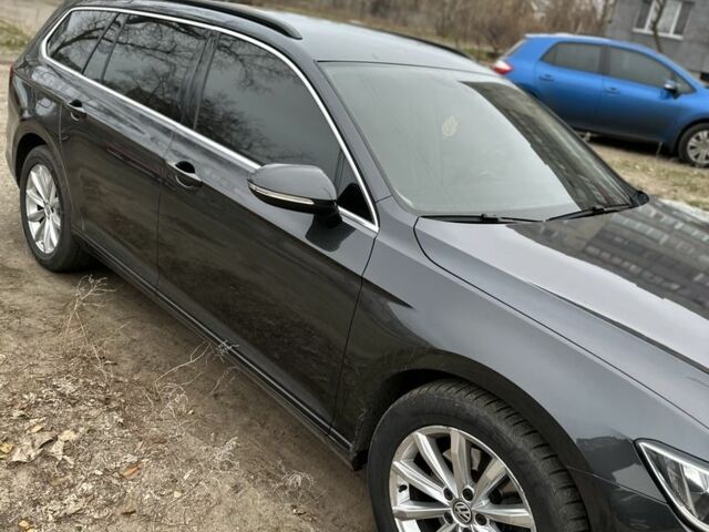 Черный Фольксваген Пассат Вариант, объемом двигателя 2 л и пробегом 208 тыс. км за 16200 $, фото 2 на Automoto.ua