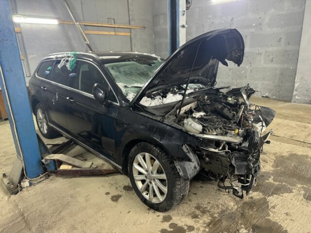 Черный Фольксваген Пассат Вариант, объемом двигателя 2 л и пробегом 300 тыс. км за 5900 $, фото 1 на Automoto.ua