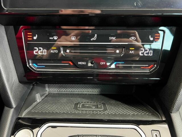 Черный Фольксваген Пассат Вариант, объемом двигателя 2 л и пробегом 199 тыс. км за 20950 $, фото 16 на Automoto.ua