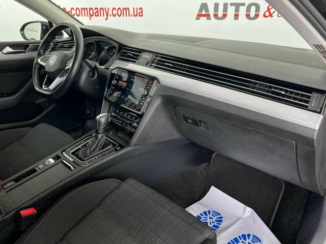 Черный Фольксваген Пассат Вариант, объемом двигателя 2 л и пробегом 199 тыс. км за 20950 $, фото 7 на Automoto.ua