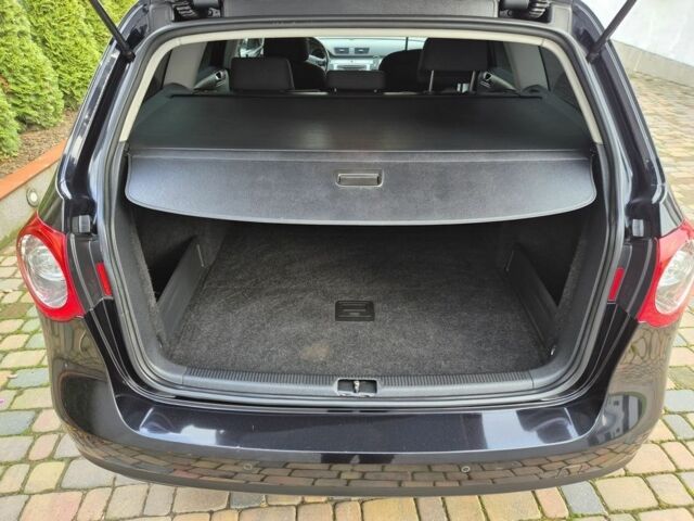 Черный Фольксваген Пассат Вариант, объемом двигателя 2 л и пробегом 224 тыс. км за 2150 $, фото 4 на Automoto.ua