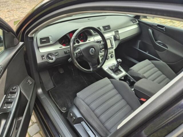 Черный Фольксваген Пассат Вариант, объемом двигателя 2 л и пробегом 224 тыс. км за 2150 $, фото 6 на Automoto.ua