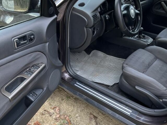 Фіолетовий Фольксваген Пассат Варіант, об'ємом двигуна 1.9 л та пробігом 310 тис. км за 4450 $, фото 13 на Automoto.ua