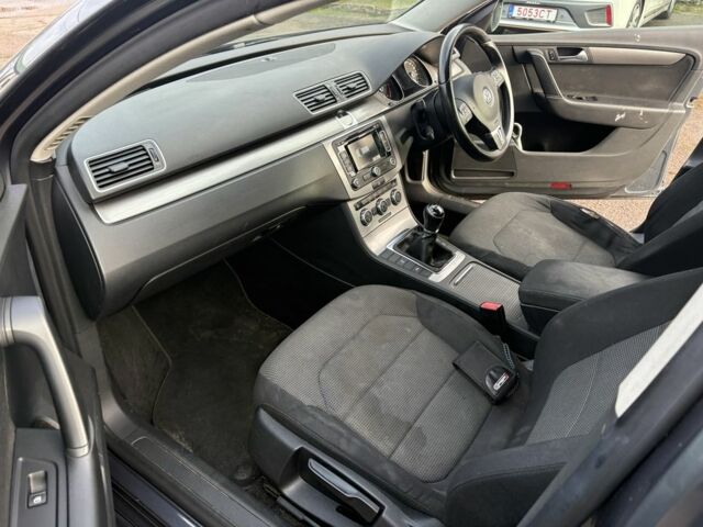 Фіолетовий Фольксваген Пассат Варіант, об'ємом двигуна 2 л та пробігом 149 тис. км за 4200 $, фото 10 на Automoto.ua