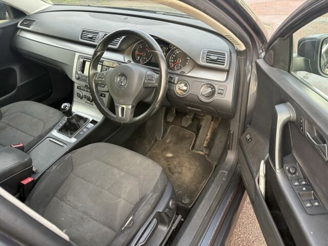 Фіолетовий Фольксваген Пассат Варіант, об'ємом двигуна 2 л та пробігом 149 тис. км за 4200 $, фото 9 на Automoto.ua