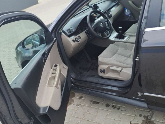 Коричневый Фольксваген Пассат Вариант, объемом двигателя 1.6 л и пробегом 315 тыс. км за 5700 $, фото 3 на Automoto.ua