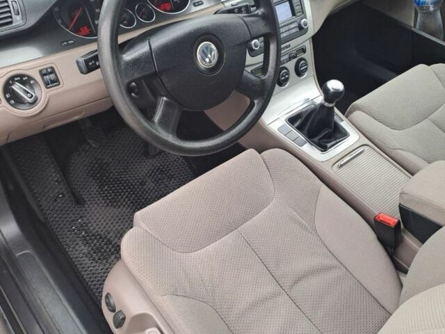 Коричневый Фольксваген Пассат Вариант, объемом двигателя 1.6 л и пробегом 315 тыс. км за 5700 $, фото 2 на Automoto.ua