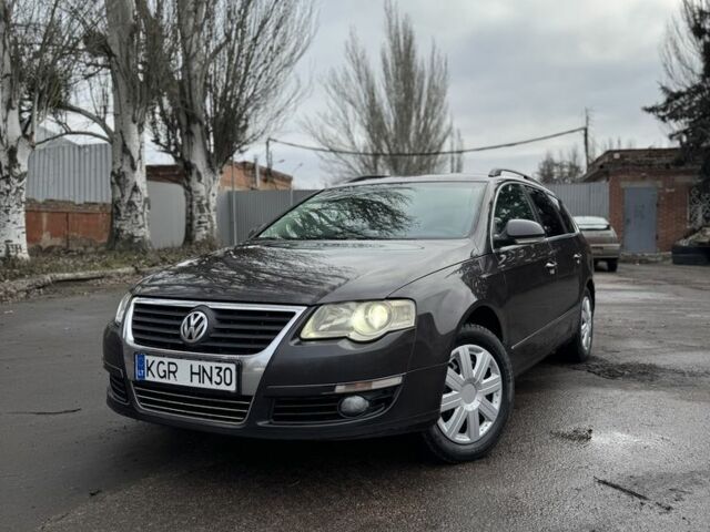 Коричневий Фольксваген Пассат Варіант, об'ємом двигуна 2 л та пробігом 512 тис. км за 2999 $, фото 1 на Automoto.ua