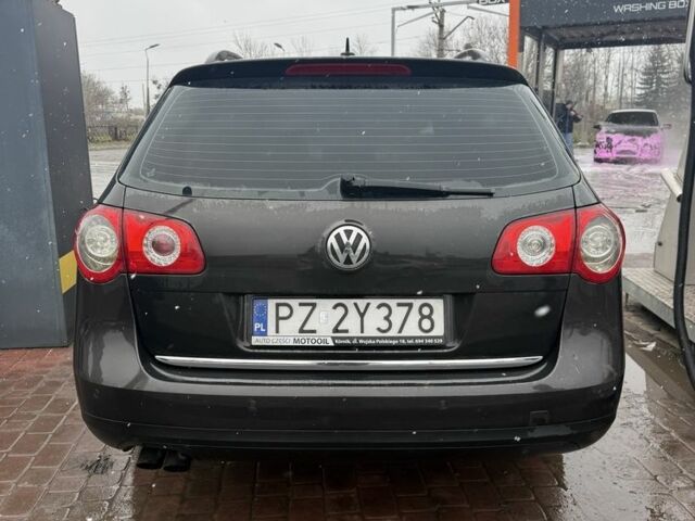 Коричневий Фольксваген Пассат Варіант, об'ємом двигуна 2 л та пробігом 215 тис. км за 3250 $, фото 5 на Automoto.ua