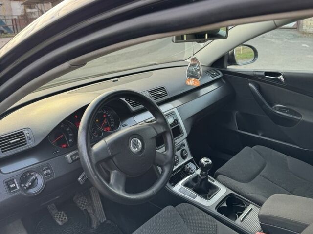 Коричневый Фольксваген Пассат Вариант, объемом двигателя 2 л и пробегом 281 тыс. км за 5299 $, фото 4 на Automoto.ua