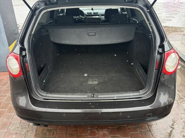 Коричневий Фольксваген Пассат Варіант, об'ємом двигуна 2 л та пробігом 215 тис. км за 3250 $, фото 6 на Automoto.ua