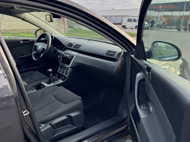 Коричневый Фольксваген Пассат Вариант, объемом двигателя 2 л и пробегом 281 тыс. км за 5299 $, фото 16 на Automoto.ua