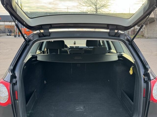 Коричневый Фольксваген Пассат Вариант, объемом двигателя 2 л и пробегом 281 тыс. км за 5299 $, фото 6 на Automoto.ua