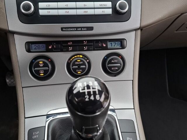 Коричневый Фольксваген Пассат Вариант, объемом двигателя 2 л и пробегом 257 тыс. км за 6999 $, фото 5 на Automoto.ua