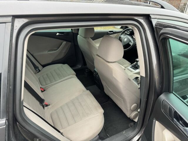 Коричневий Фольксваген Пассат Варіант, об'ємом двигуна 2 л та пробігом 262 тис. км за 5699 $, фото 22 на Automoto.ua