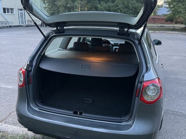 Коричневий Фольксваген Пассат Варіант, об'ємом двигуна 2 л та пробігом 250 тис. км за 3450 $, фото 19 на Automoto.ua