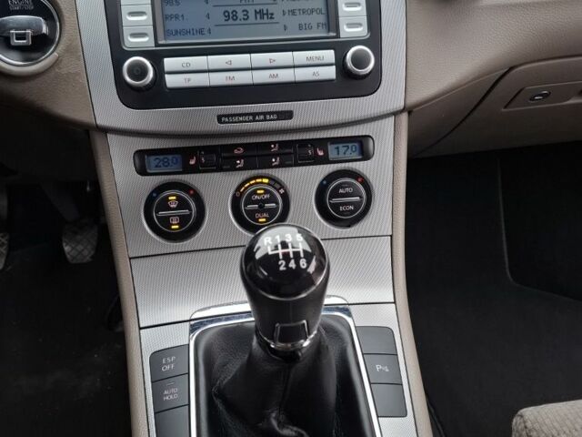 Коричневый Фольксваген Пассат Вариант, объемом двигателя 2 л и пробегом 257 тыс. км за 6999 $, фото 4 на Automoto.ua