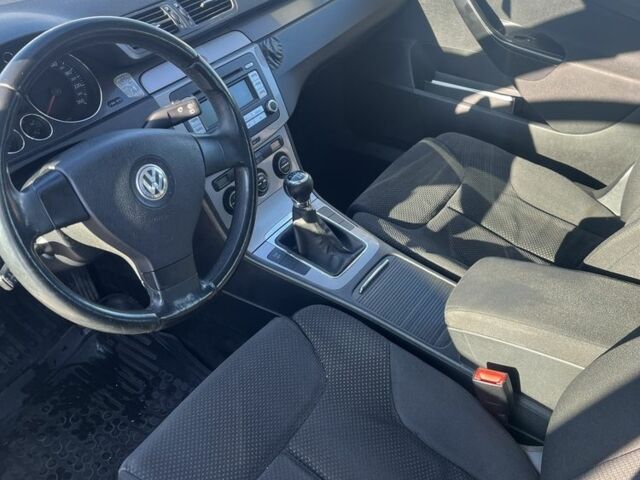 Коричневый Фольксваген Пассат Вариант, объемом двигателя 0 л и пробегом 300 тыс. км за 2200 $, фото 4 на Automoto.ua