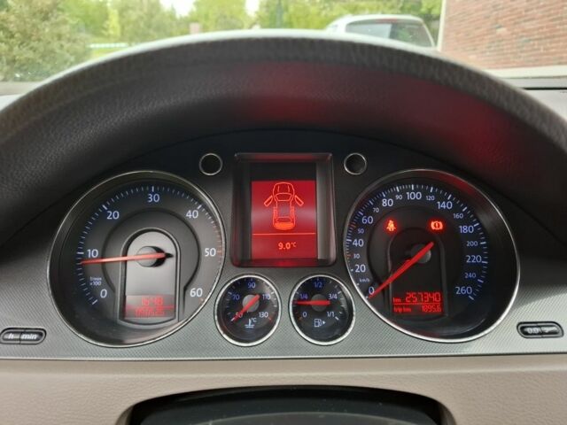 Коричневый Фольксваген Пассат Вариант, объемом двигателя 2 л и пробегом 257 тыс. км за 6999 $, фото 3 на Automoto.ua