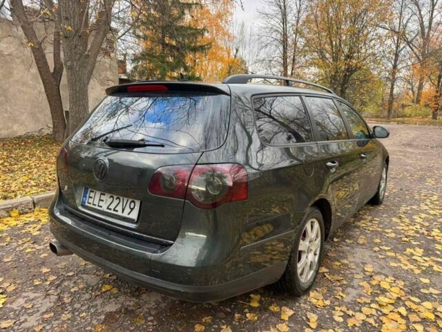 Коричневый Фольксваген Пассат Вариант, объемом двигателя 2 л и пробегом 300 тыс. км за 3100 $, фото 4 на Automoto.ua