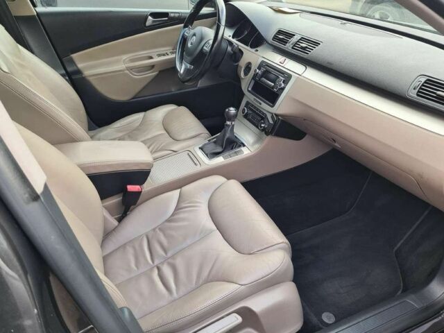 Коричневий Фольксваген Пассат Варіант, об'ємом двигуна 2 л та пробігом 201 тис. км за 2084 $, фото 7 на Automoto.ua