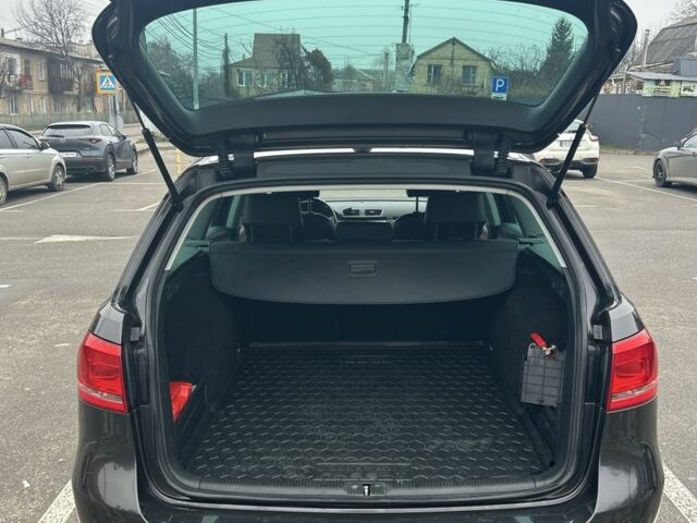 Коричневый Фольксваген Пассат Вариант, объемом двигателя 2 л и пробегом 298 тыс. км за 10600 $, фото 13 на Automoto.ua