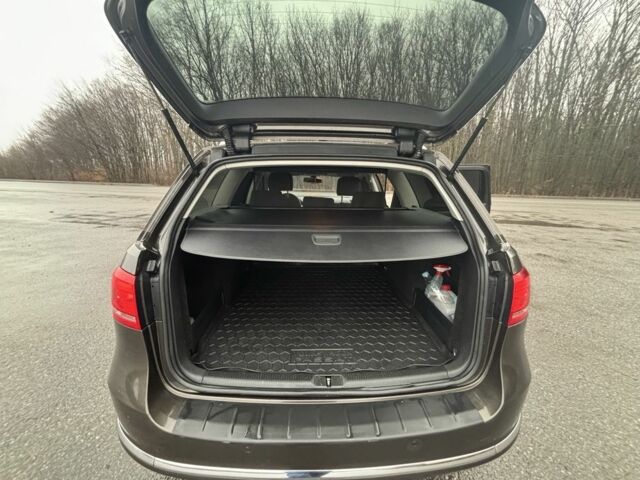 Коричневий Фольксваген Пассат Варіант, об'ємом двигуна 2 л та пробігом 280 тис. км за 10600 $, фото 9 на Automoto.ua