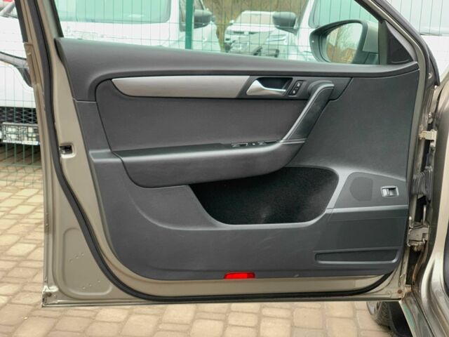 Коричневый Фольксваген Пассат Вариант, объемом двигателя 2 л и пробегом 258 тыс. км за 10955 $, фото 8 на Automoto.ua