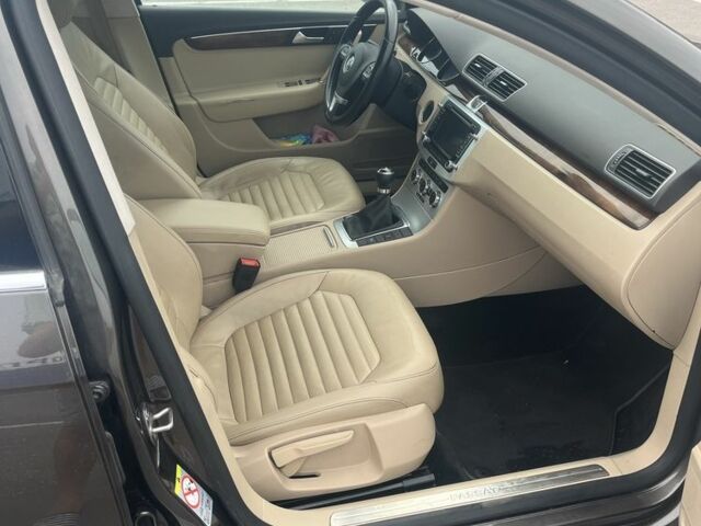 Коричневый Фольксваген Пассат Вариант, объемом двигателя 1.6 л и пробегом 320 тыс. км за 9900 $, фото 4 на Automoto.ua