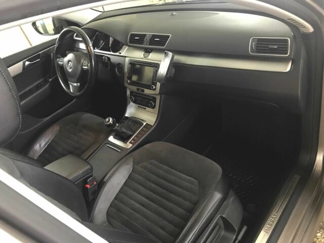 Коричневый Фольксваген Пассат Вариант, объемом двигателя 2 л и пробегом 71 тыс. км за 13100 $, фото 14 на Automoto.ua