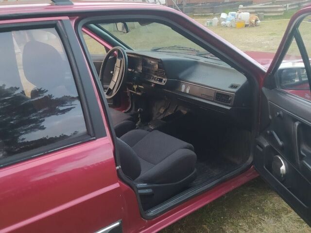 Красный Фольксваген Пассат Вариант, объемом двигателя 1.6 л и пробегом 999 тыс. км за 1550 $, фото 1 на Automoto.ua