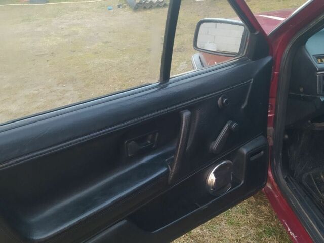 Красный Фольксваген Пассат Вариант, объемом двигателя 1.6 л и пробегом 999 тыс. км за 1550 $, фото 4 на Automoto.ua