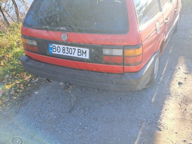 Красный Фольксваген Пассат Вариант, объемом двигателя 1.6 л и пробегом 333 тыс. км за 1000 $, фото 1 на Automoto.ua