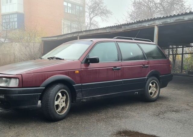 Красный Фольксваген Пассат Вариант, объемом двигателя 0 л и пробегом 350 тыс. км за 1500 $, фото 6 на Automoto.ua