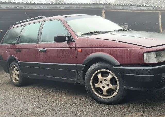 Красный Фольксваген Пассат Вариант, объемом двигателя 0 л и пробегом 350 тыс. км за 1500 $, фото 4 на Automoto.ua