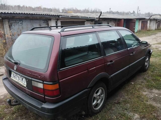 Красный Фольксваген Пассат Вариант, объемом двигателя 2 л и пробегом 565 тыс. км за 1906 $, фото 4 на Automoto.ua