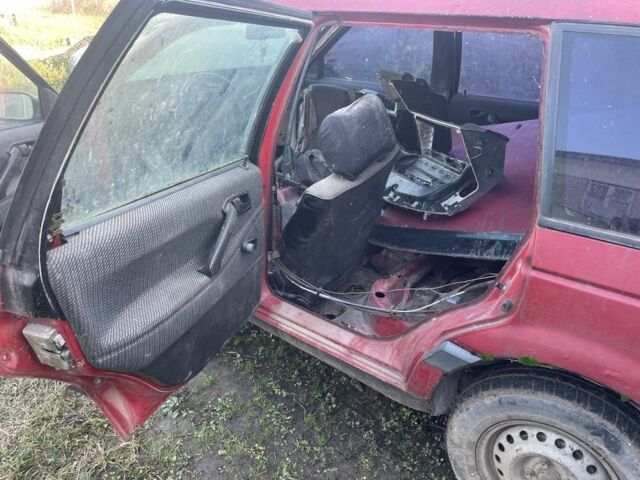 Красный Фольксваген Пассат Вариант, объемом двигателя 0 л и пробегом 300 тыс. км за 650 $, фото 4 на Automoto.ua