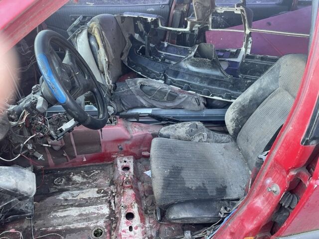 Красный Фольксваген Пассат Вариант, объемом двигателя 0 л и пробегом 300 тыс. км за 650 $, фото 6 на Automoto.ua